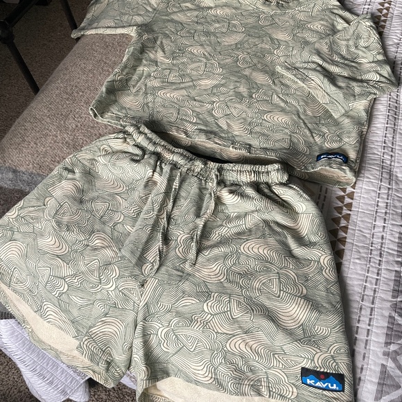 Kavu Pants - KAVU cropped shirt and short set
